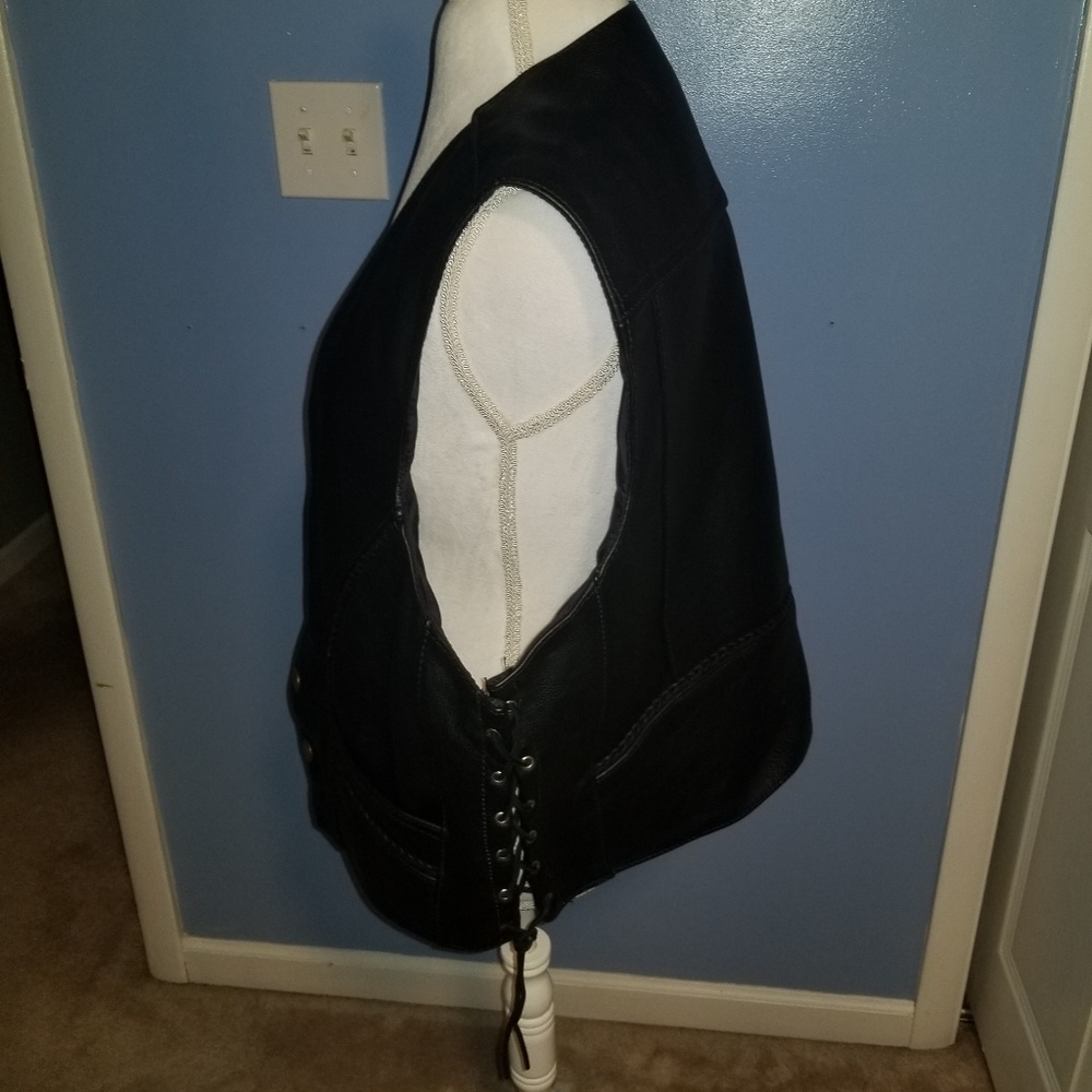 Mens leather Motorcycle Vest - Picture 3 of 8